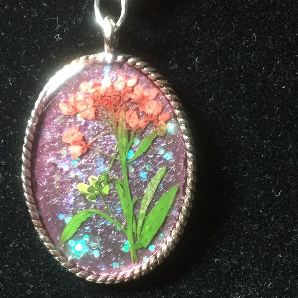 2 inch beautiful antic pink pressed flower pendant
